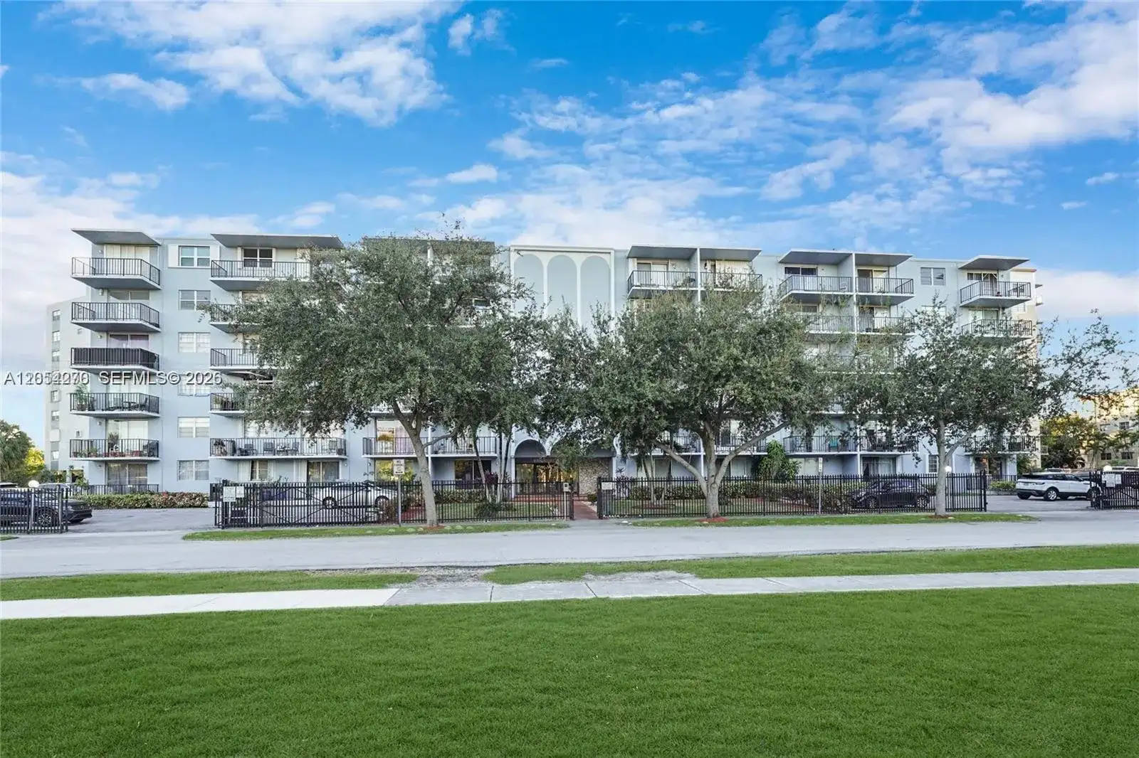 12500 NE 15th Ave # 402, North Miami FL 33161 photo 2