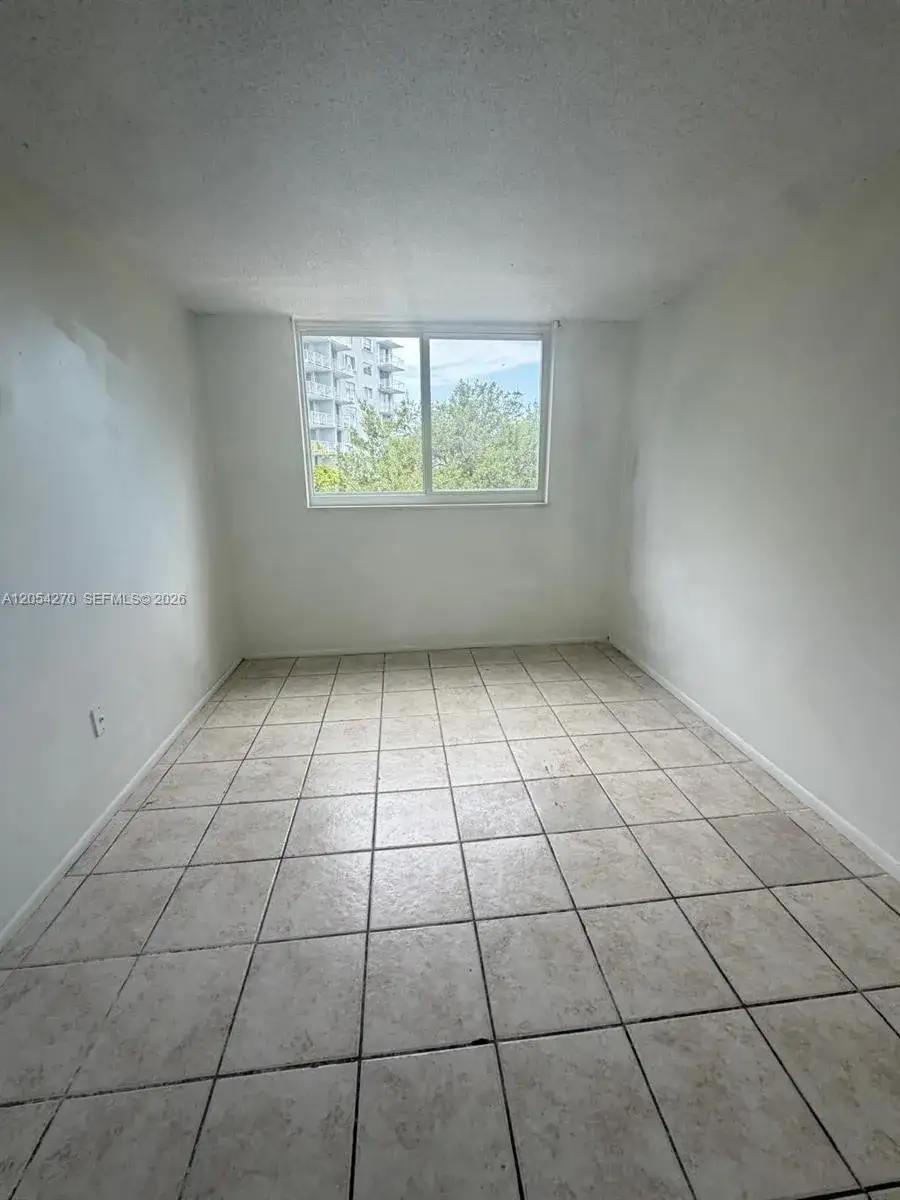 12500 NE 15th Ave # 402, North Miami FL 33161 photo 3