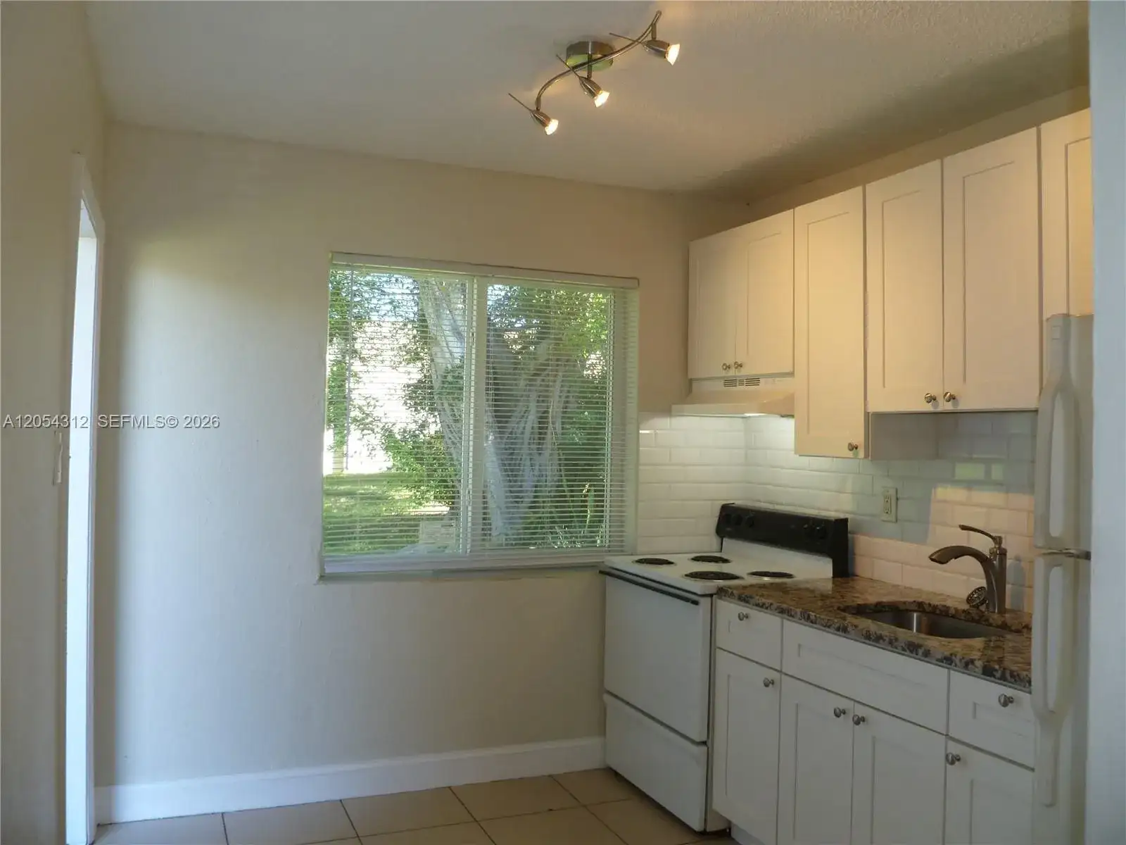 428 NW 21st Ter, Fort Lauderdale FL 33311 photo 2