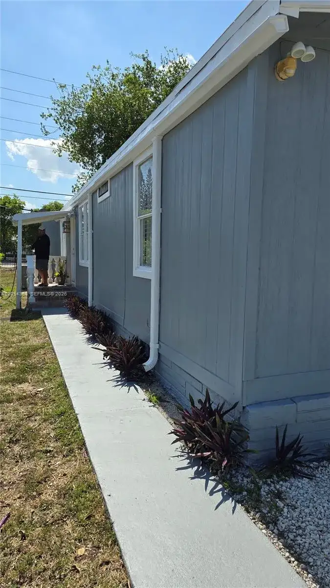 20016 NW 56 Ave, Miami Gardens FL 33055 photo 4