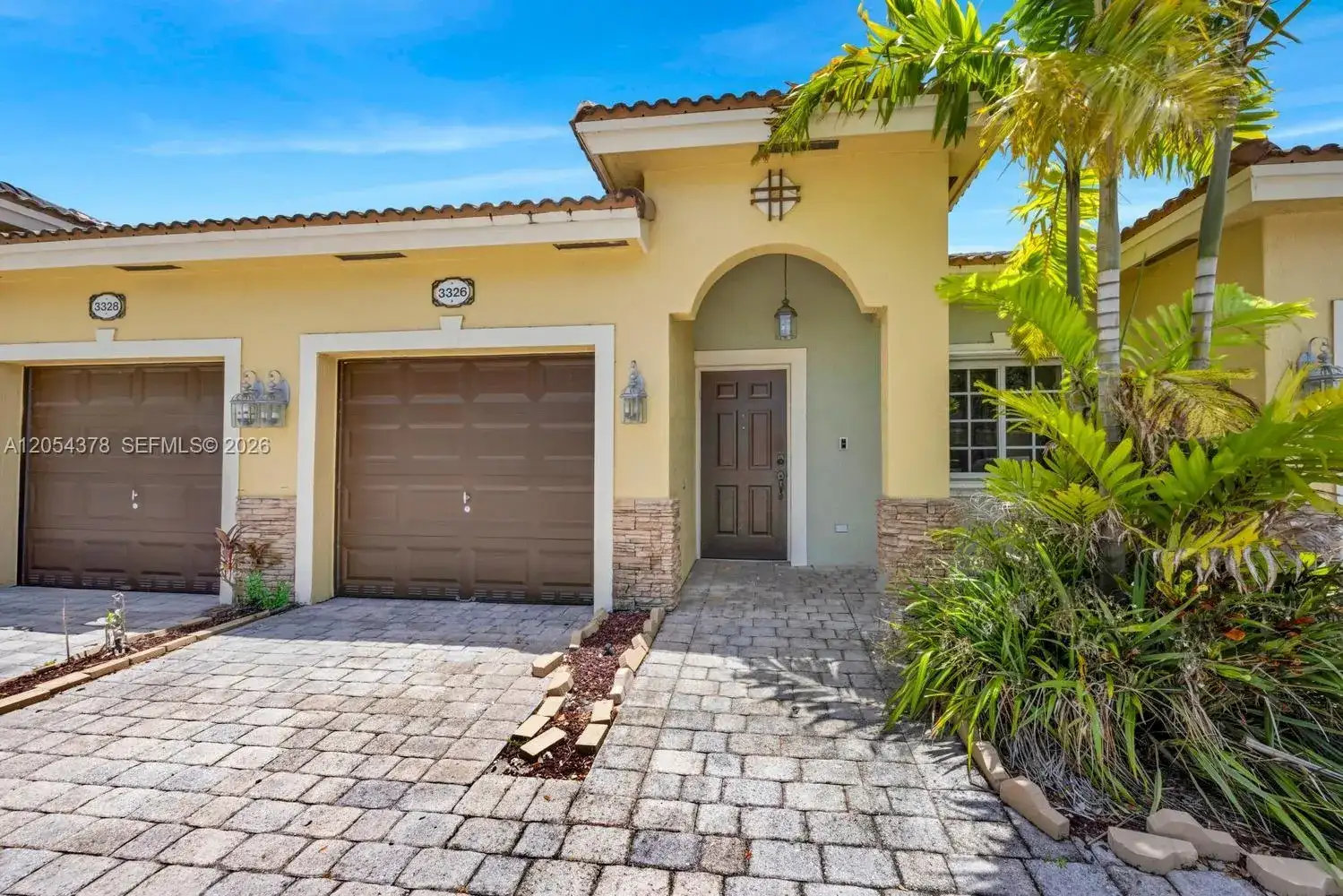 3326 NE 11th Dr, Homestead FL 33033 photo 2
