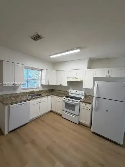 374 NE 171 Street, North Miami Beach FL 33162 photo 3