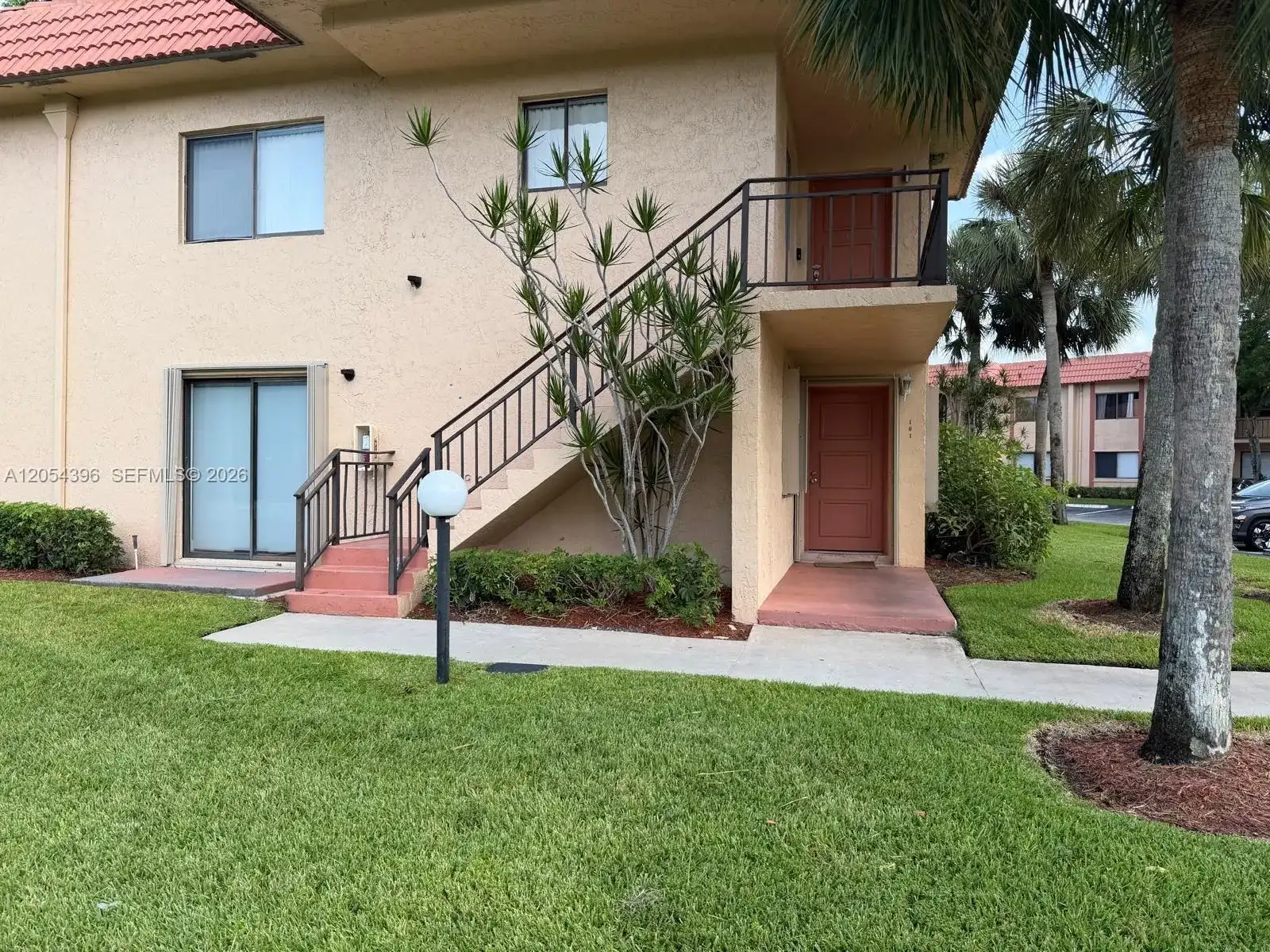 178 Lakeview Dr # 101, Weston FL 33326