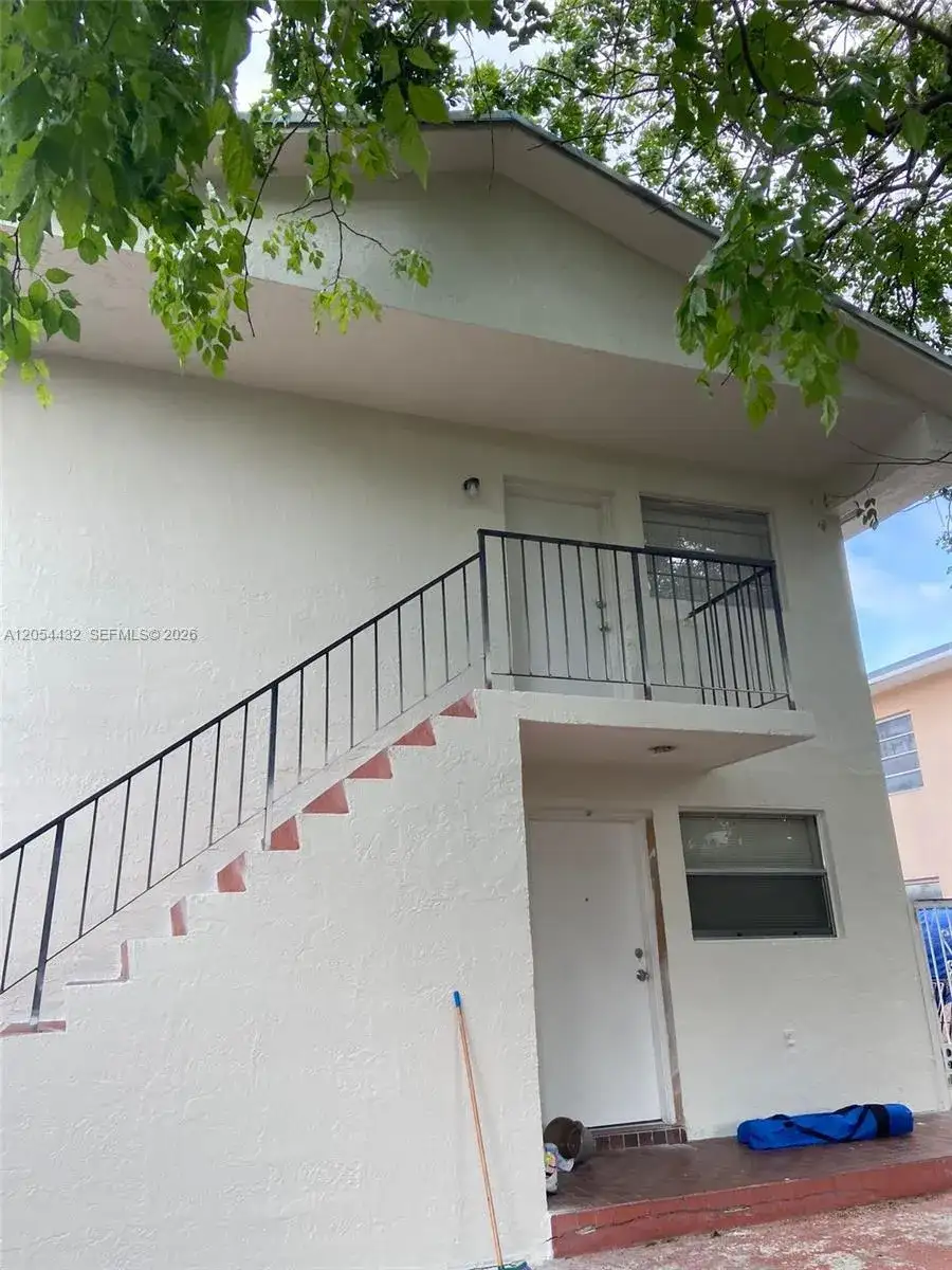 642 E 2nd Ave # B, Hialeah FL 33010 photo 2