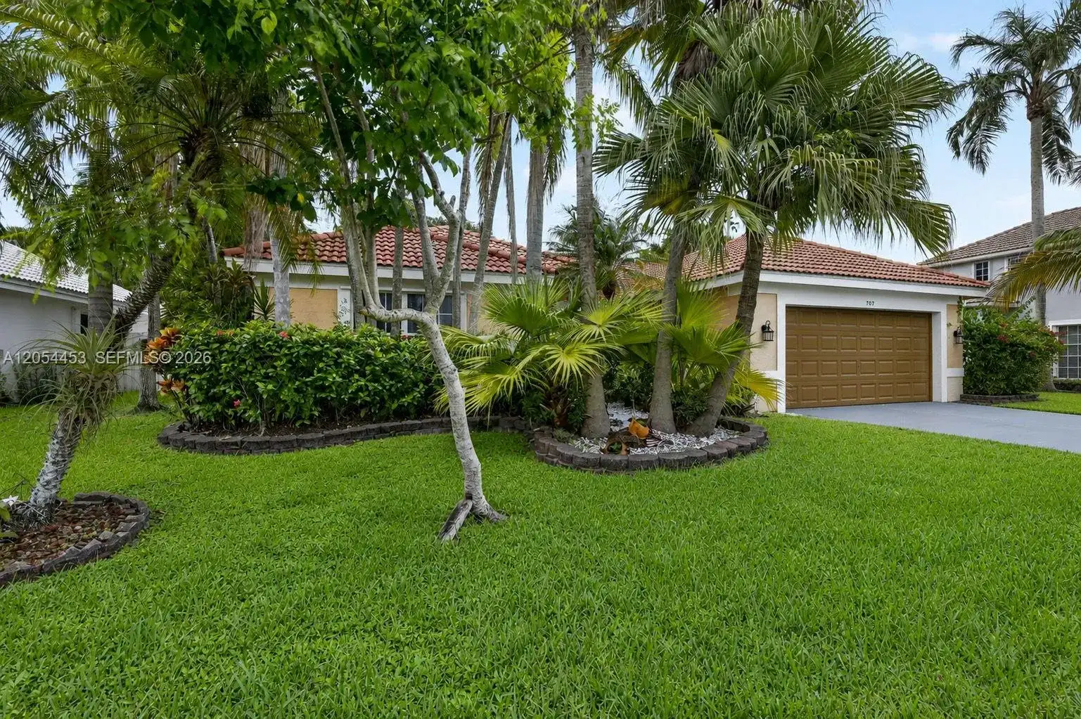 709 NW 177th Ave, Pembroke Pines FL 33029 photo 2