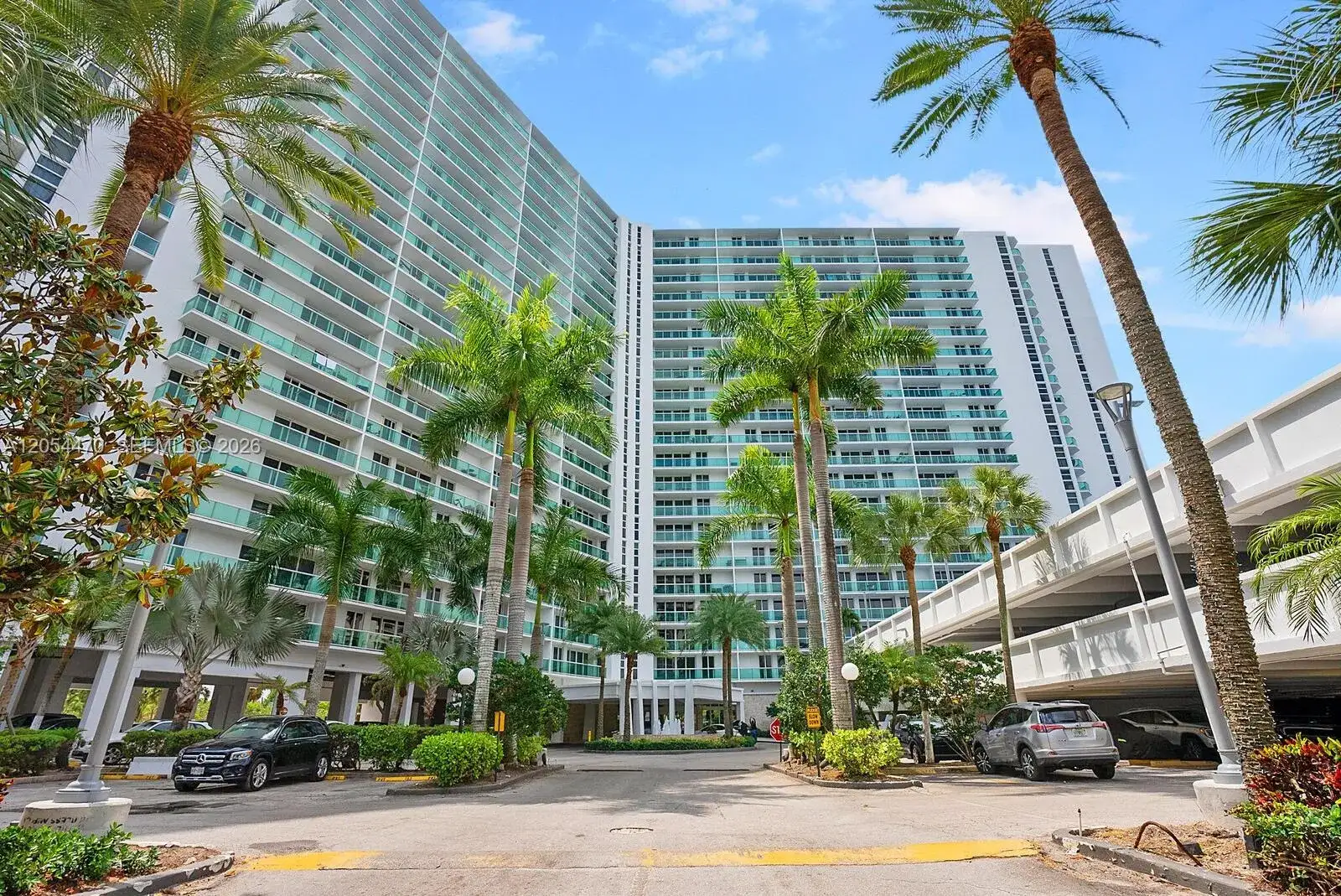 100 Bayview Dr # 2125, Sunny Isles Beach FL 33160 photo 4