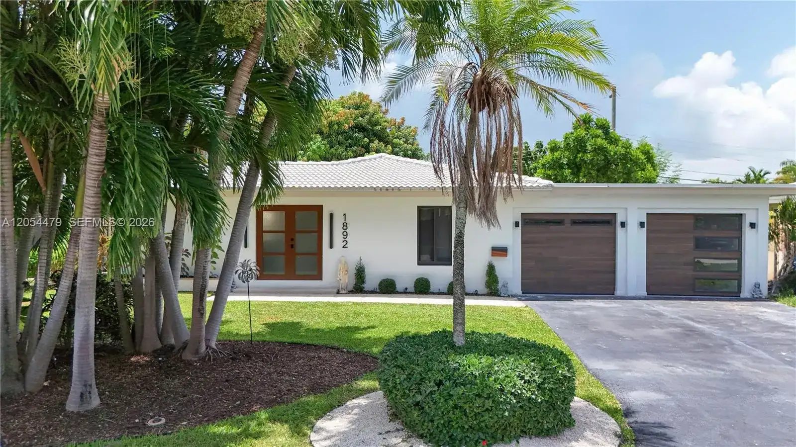 1892 NE 33rd St, Oakland Park FL 33306 photo 2