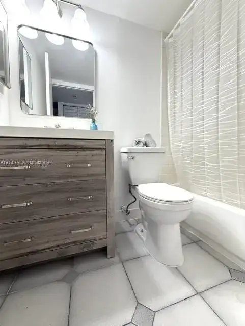 871 NE 207th Ter # 102, Miami FL 33179 photo 3
