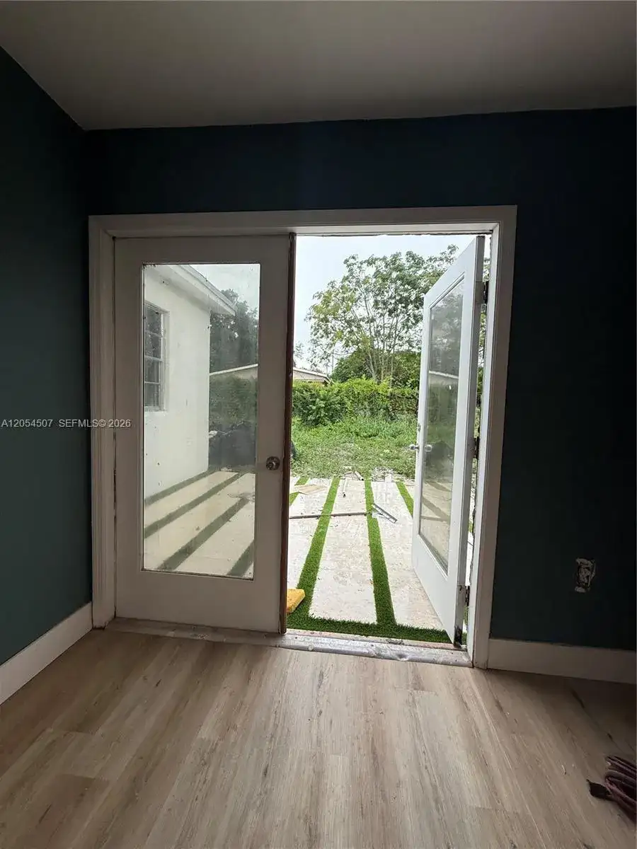 2409 SE 2nd Ave SE # 0, Vero Beach FL 32962 photo 2