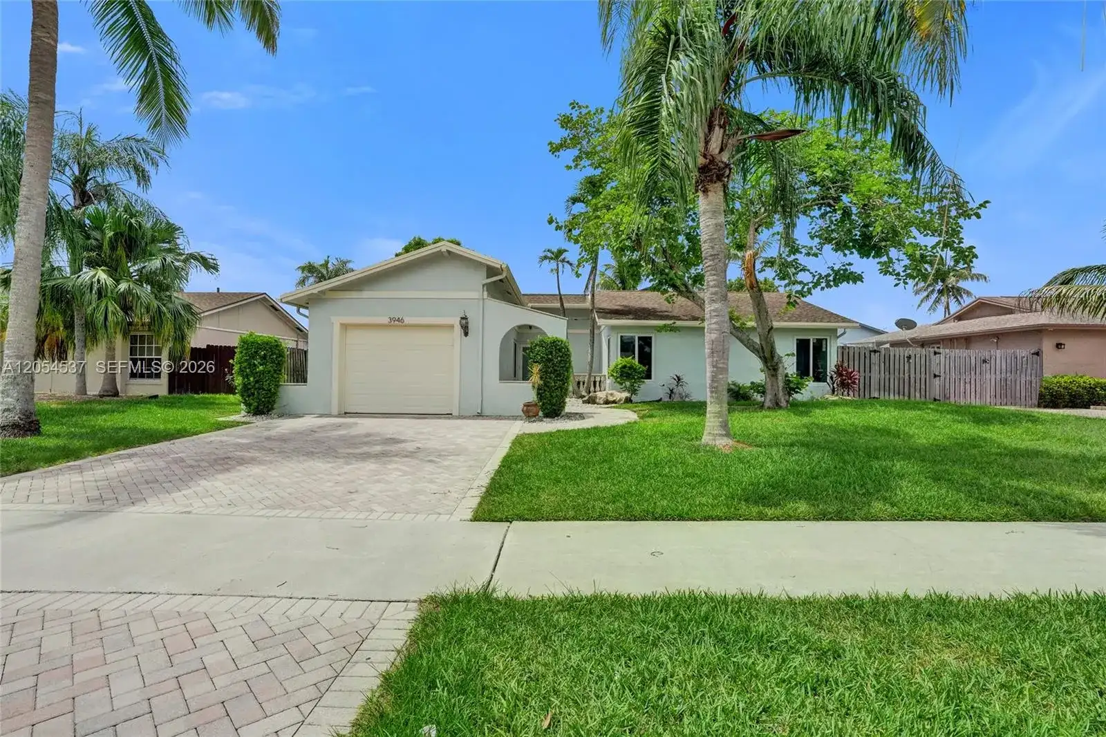 3946 NW 1st Dr, Deerfield Beach FL 33442 photo 2