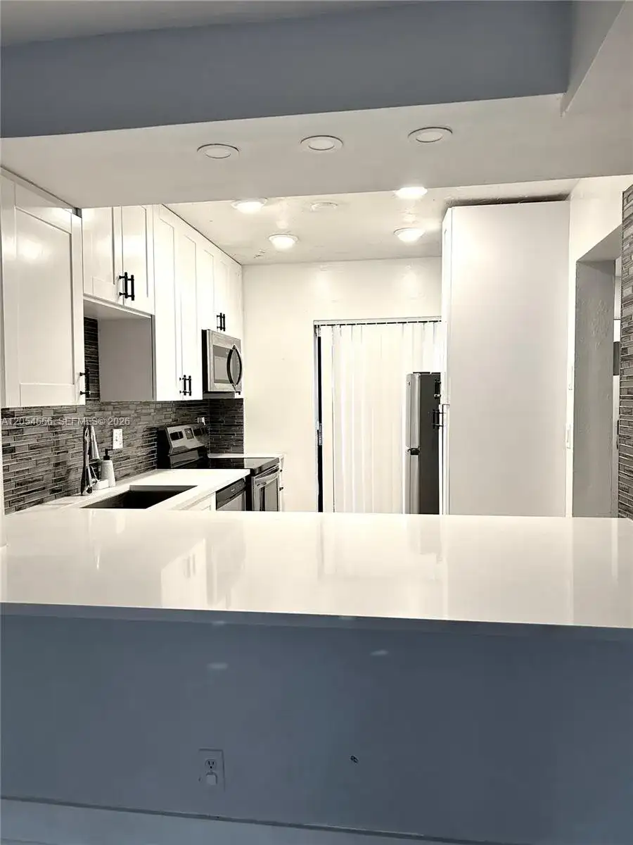 4070 Sierra Ter, Sunrise FL 33351 photo 5