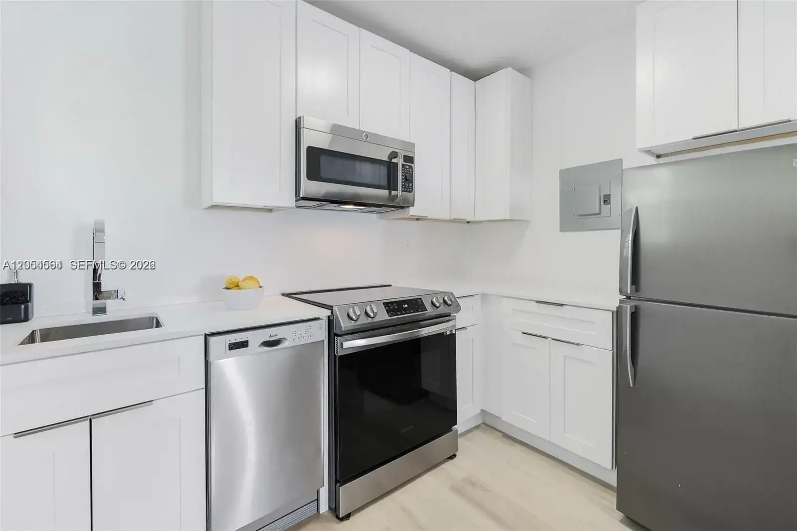 421 75th St # 1, Miami Beach FL 33141 photo 4