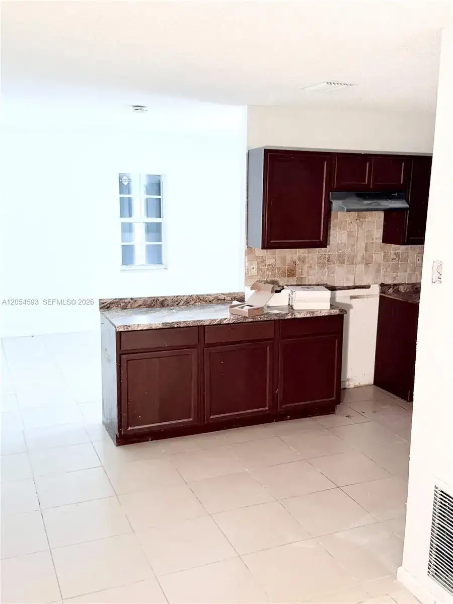 1561 NW 7th Ter, Pompano Beach FL 33060 photo 4