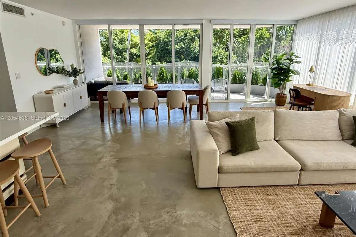2155 Washington Ct # 210, Miami Beach FL 33139