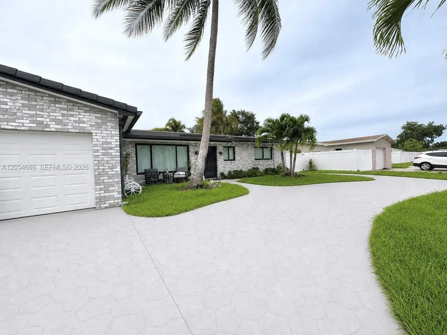 8641 NW 19th St, Pembroke Pines FL 33024 photo 2
