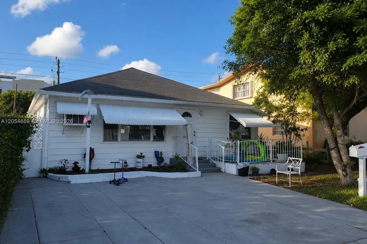 1711 Jackson St, Hollywood FL 33020