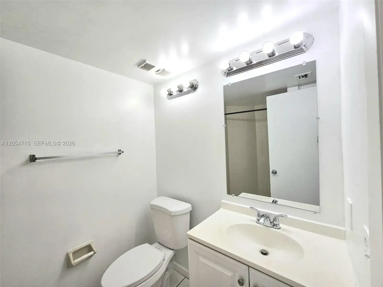 210 Lake Pointe Dr # 209, Oakland Park FL 33309 photo 2
