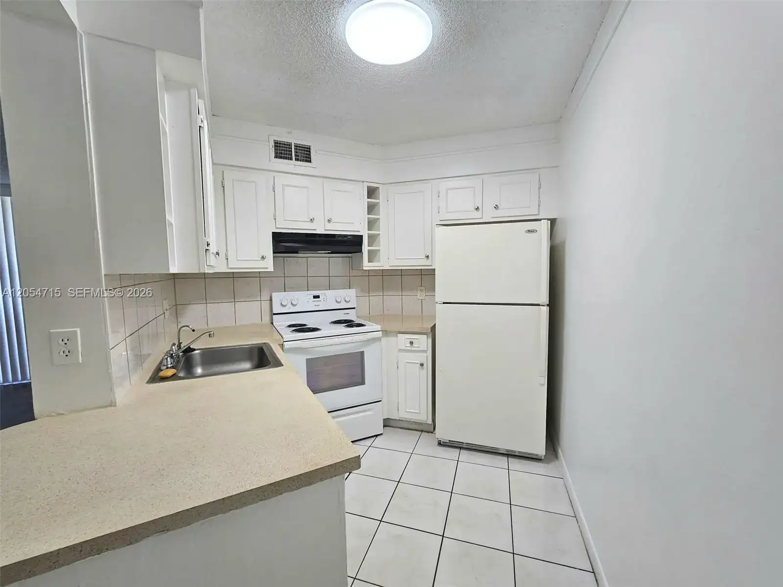 210 Lake Pointe Dr # 209, Oakland Park FL 33309 photo 4