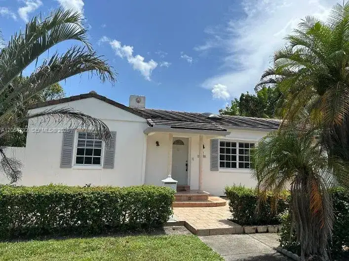1102 NE 117th St, Biscayne Park FL 33161 photo 2