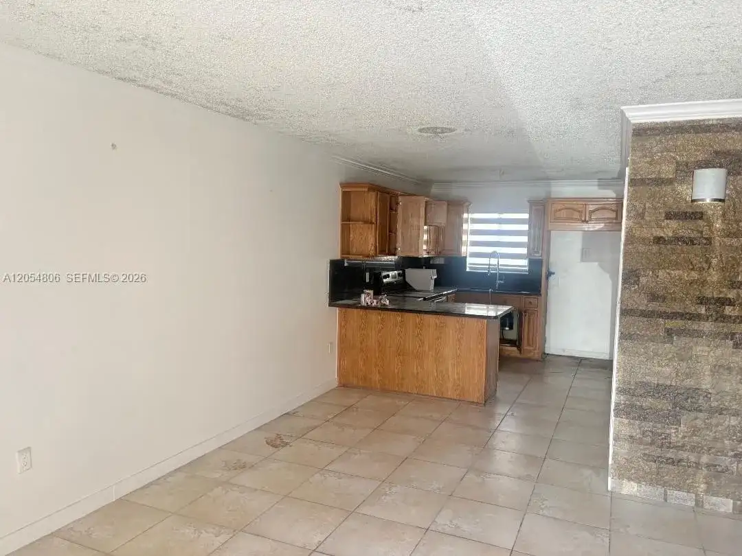 2332 W 56th St # 7, Hialeah FL 33016 photo 2
