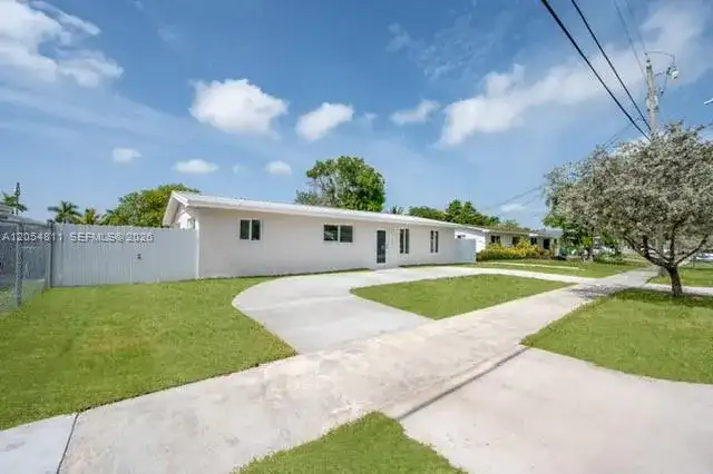 10040 SW 215th St, Cutler Bay FL 33189 photo 4
