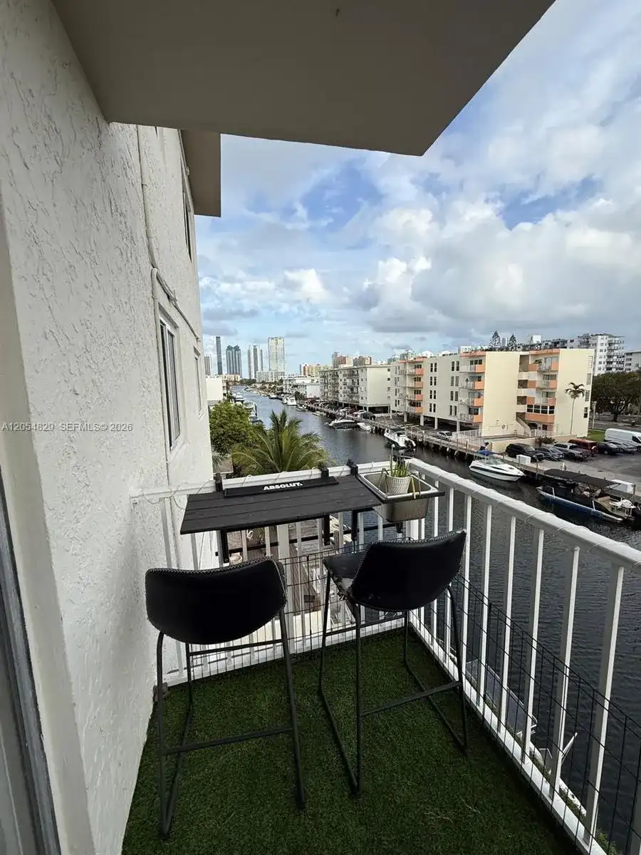 3536 NE 168th St # 403, North Miami Beach FL 33160