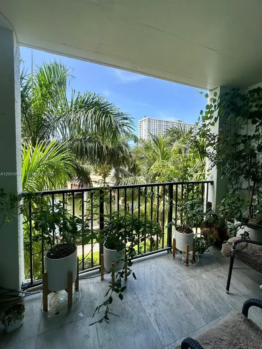 17150 N Bay Rd # 2412, Sunny Isles Beach FL 33160