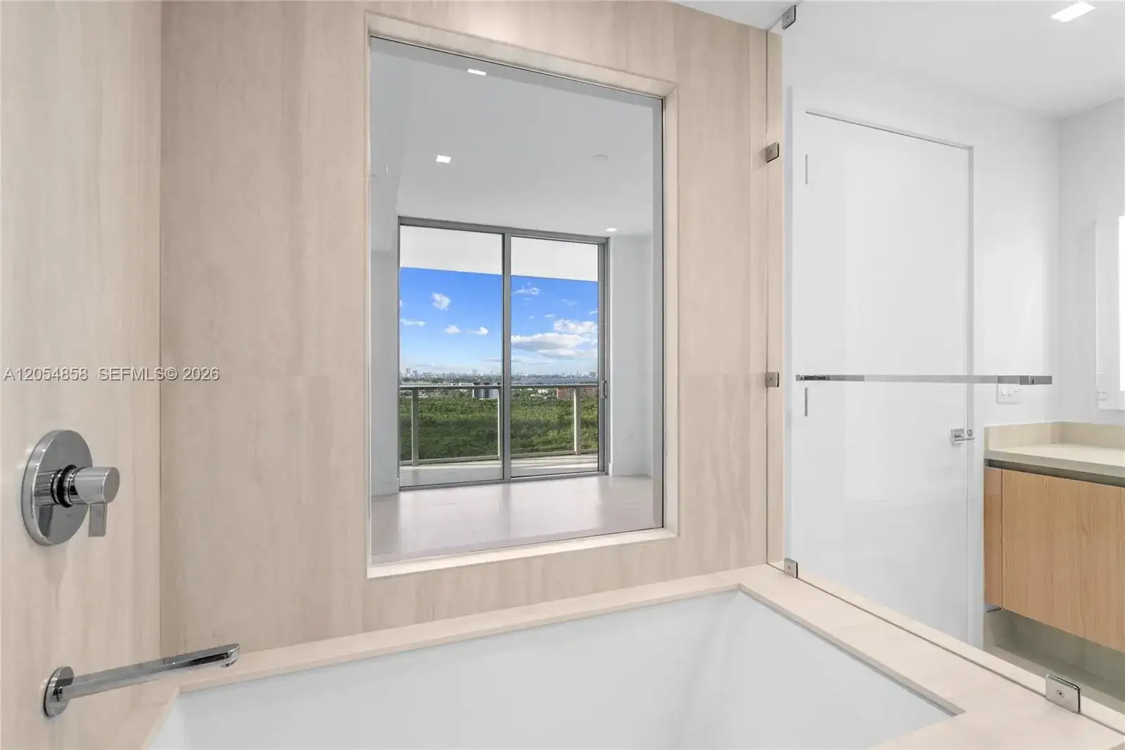 2411 Laguna Circle # 1604, North Miami FL 33181 photo 3