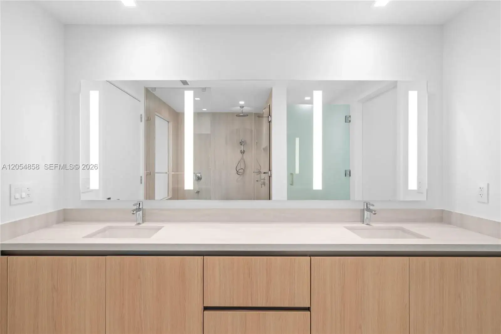 2411 Laguna Circle # 1604, North Miami FL 33181 photo 4