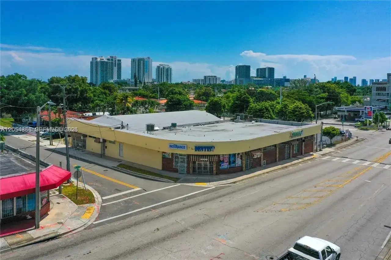 721 NW 21st Ct, Miami FL 33125 photo 2