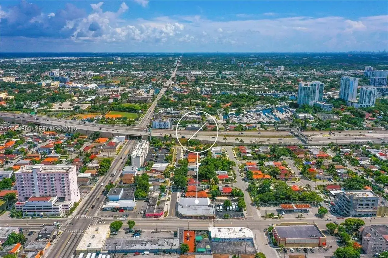 721 NW 21st Ct, Miami FL 33125 photo 3