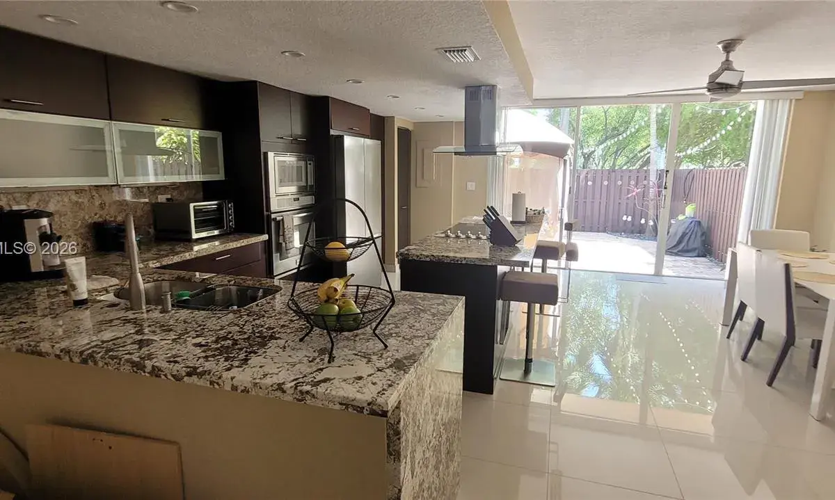 2304 NE 11th St # 207, Hallandale Beach FL 33009