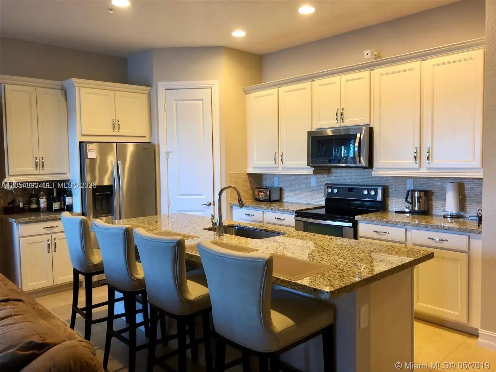 1409 SW 113th Ave, Pembroke Pines FL 33025 photo 2