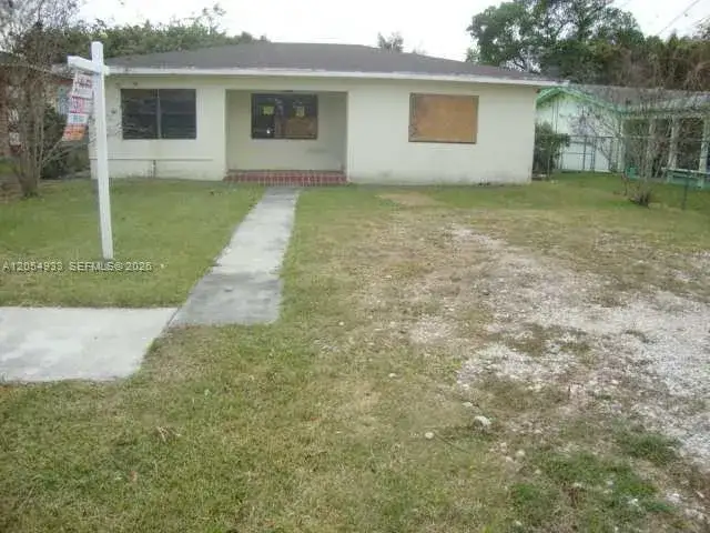 327 NW 3rd St, Florida City FL 33034