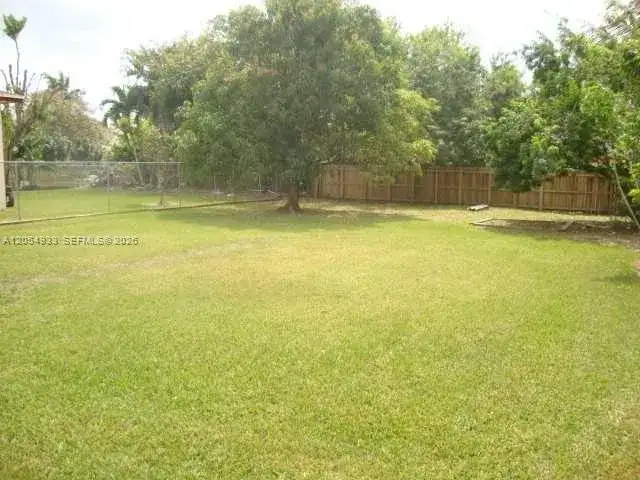 327 NW 3rd St, Florida City FL 33034 photo 2