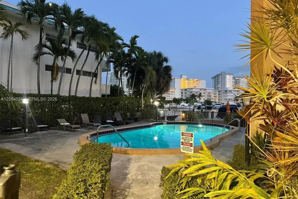 2420 Diana Dr # 302, Hallandale Beach FL 33009