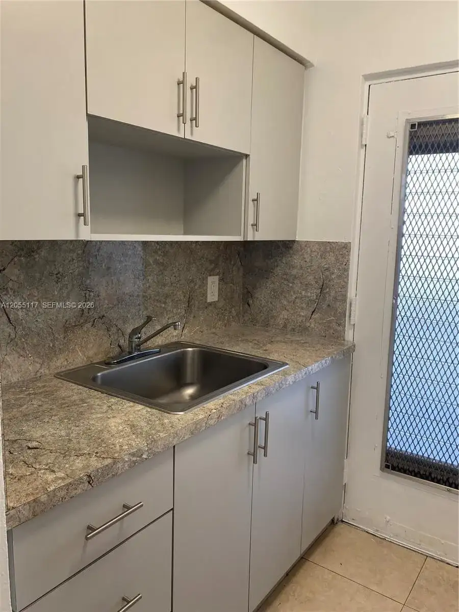 5165 W Flagler St # 7, Miami FL 33134 photo 5