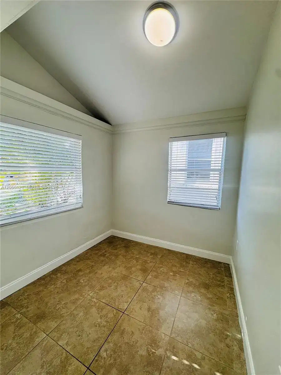 2816 Pine Tree Dr # 3, Miami Beach FL 33140 photo 5
