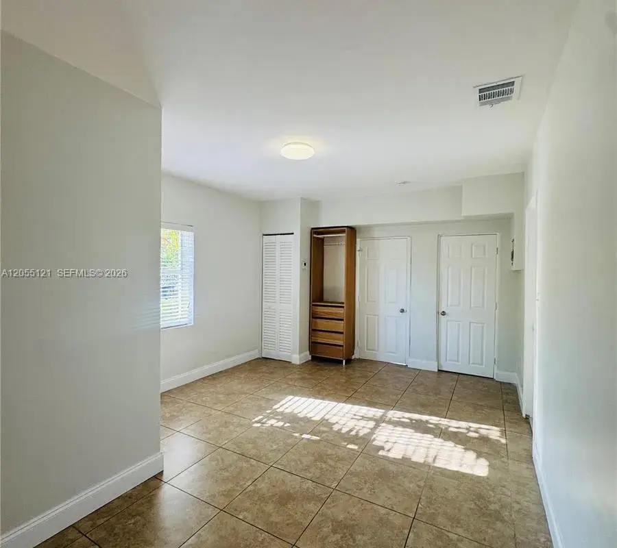 2816 Pine Tree Dr # 3, Miami Beach FL 33140