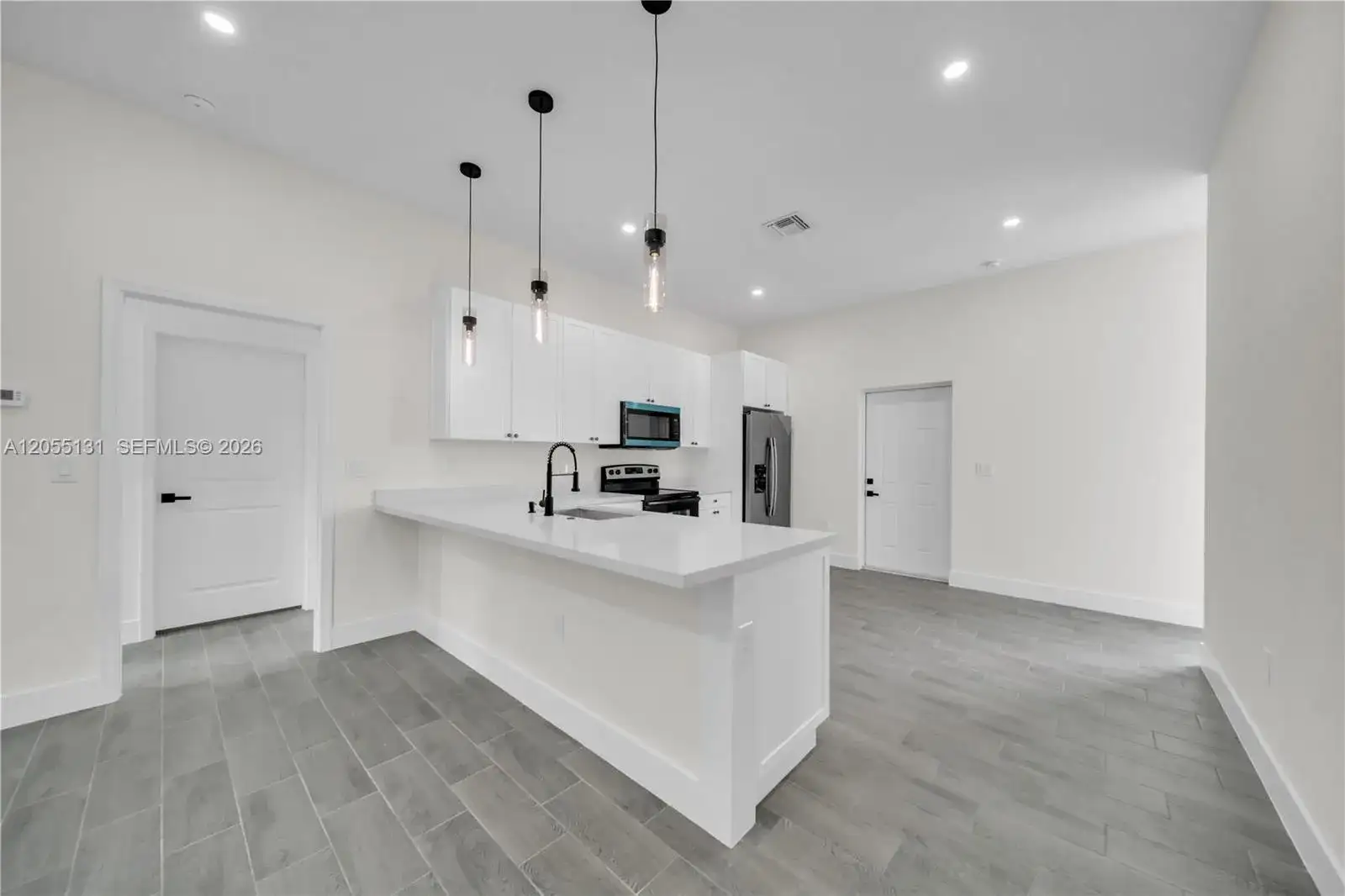 707 Randall Ave, Other City - In The State Of Florida FL 33974 photo 4