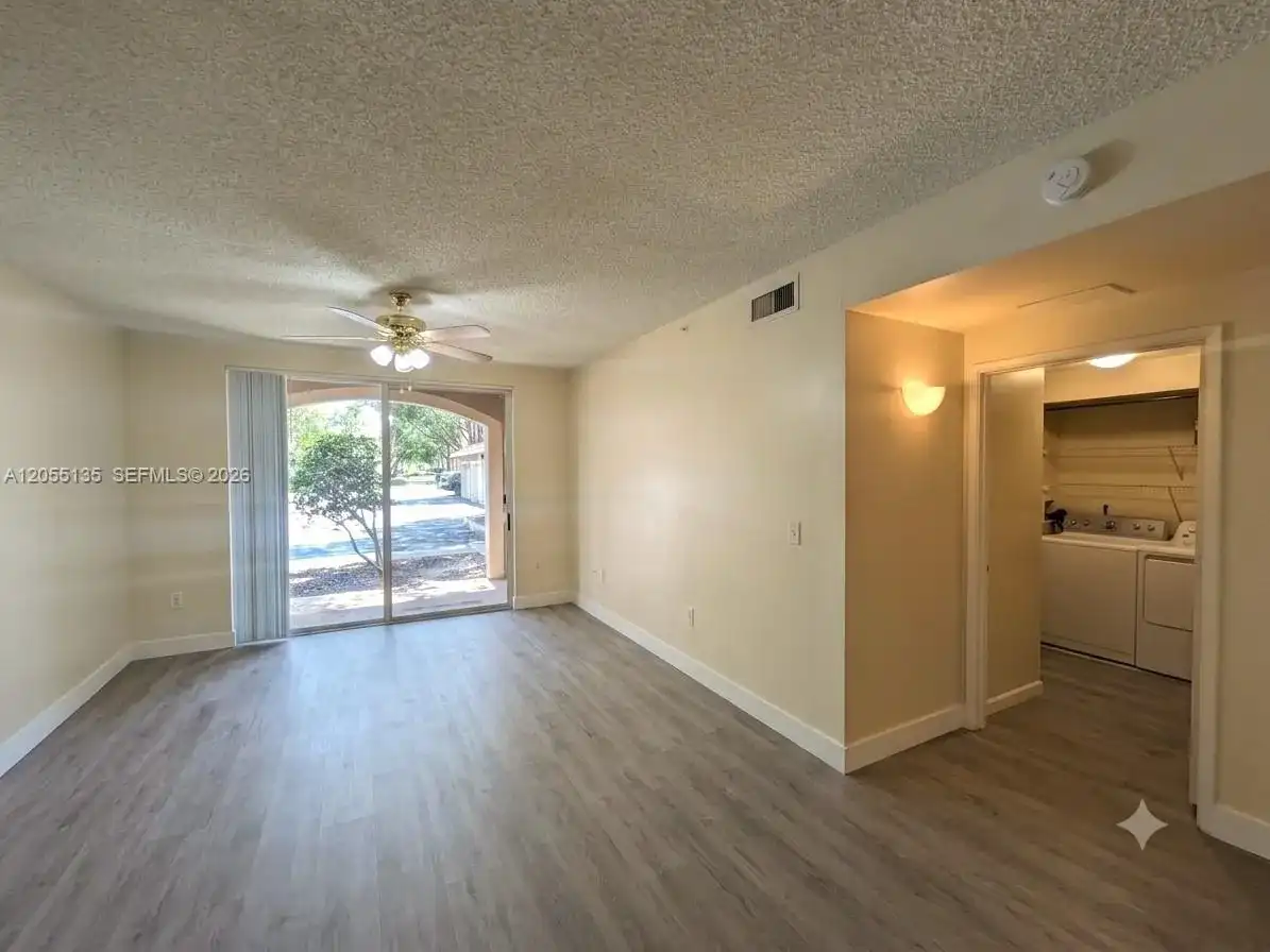8060 N Nob Hill Rd # 101, Tamarac FL 33321
