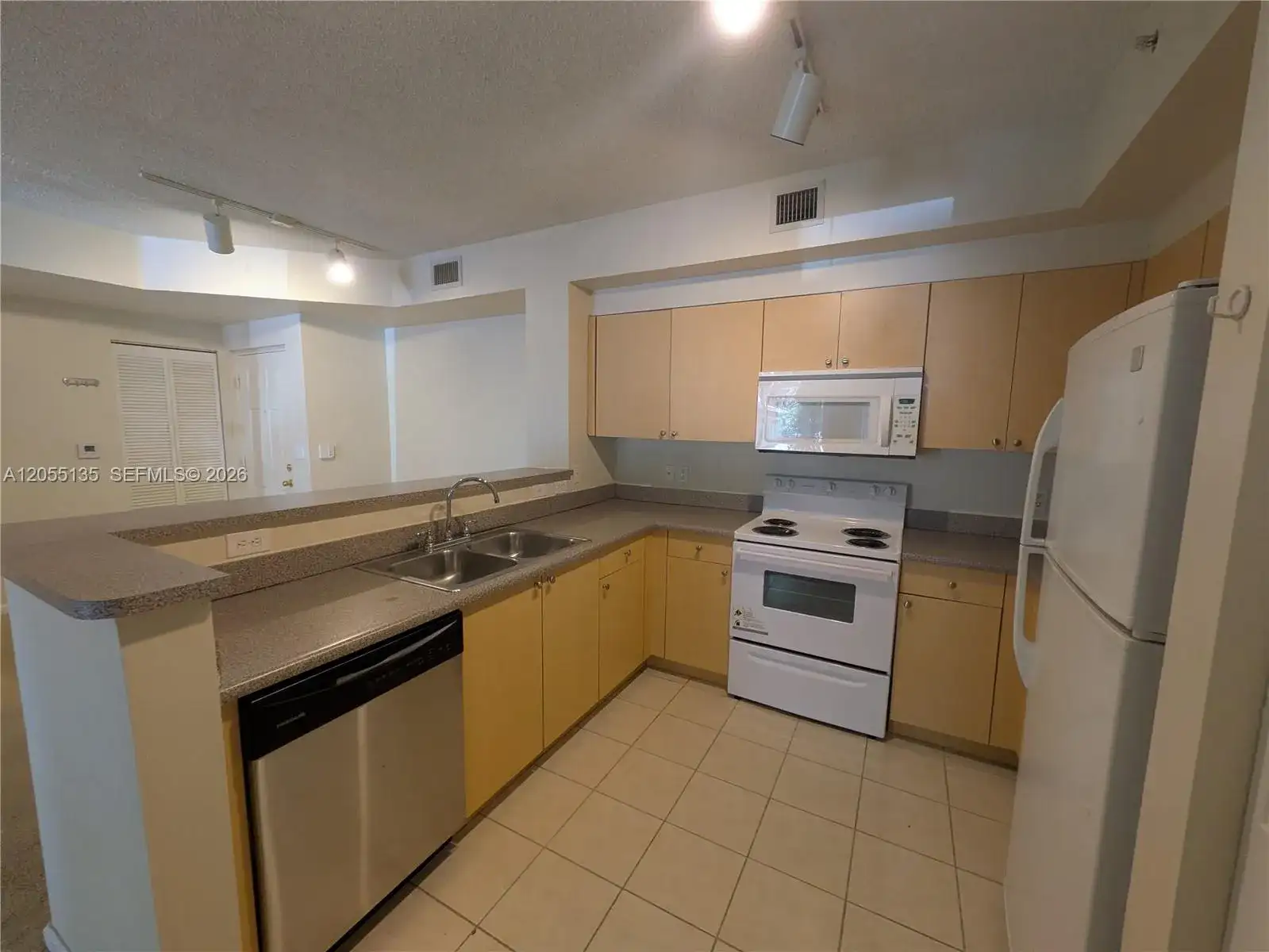 8060 N Nob Hill Rd # 101, Tamarac FL 33321 photo 3