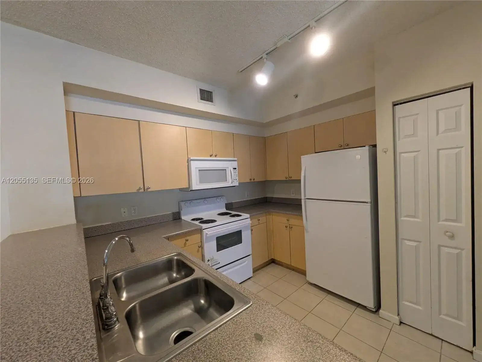 8060 N Nob Hill Rd # 101, Tamarac FL 33321 photo 4
