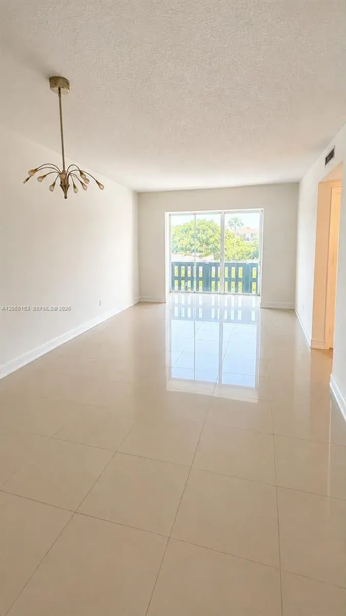 4001 Hillcrest Dr # 614, Hollywood FL 33021
