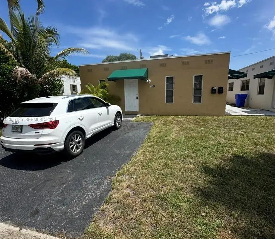 1670 Harding St, Hollywood FL 33020