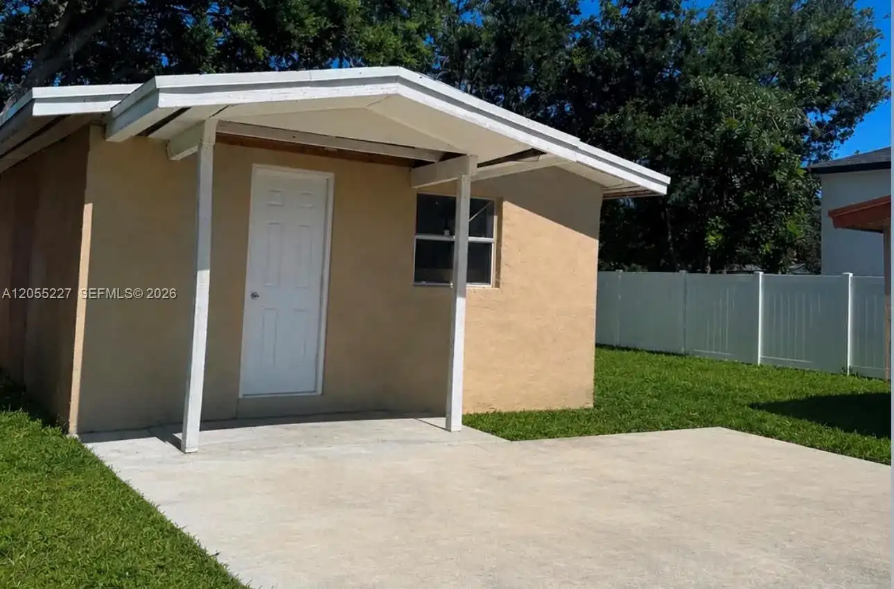 217 NW 14th Ct # B, Dania Beach FL 33004