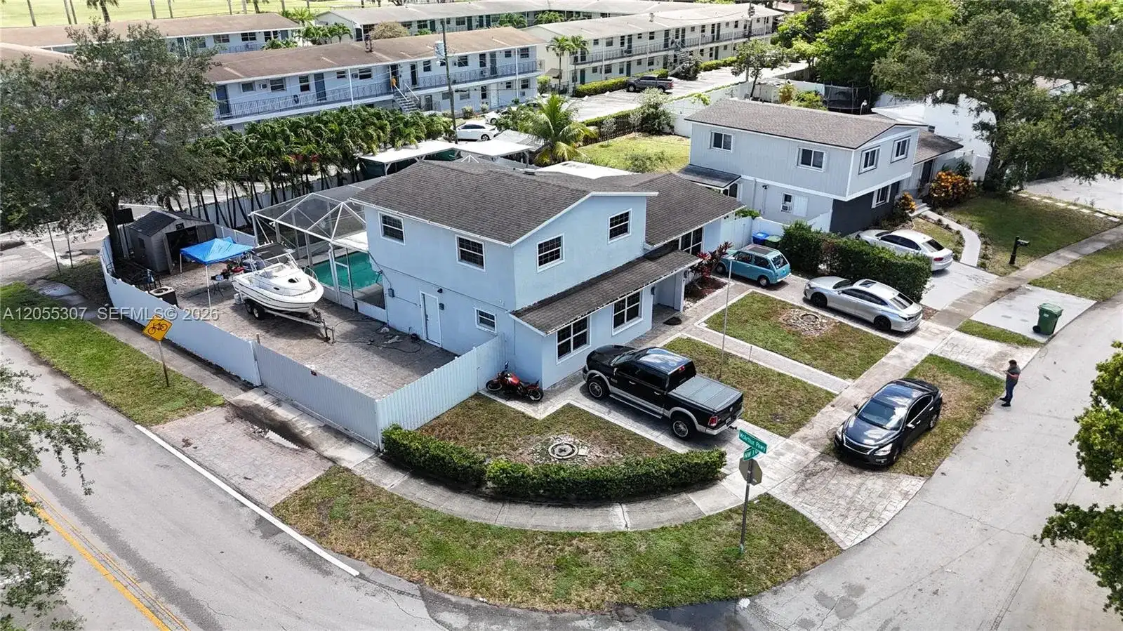 7400 NW 1st Ct, Pembroke Pines FL 33024 photo 2