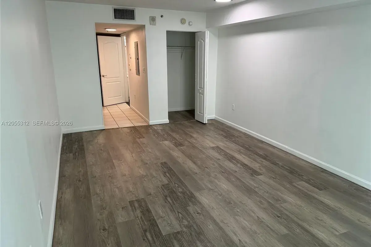1200 Brickell Bay Dr # 2310, Miami FL 33131