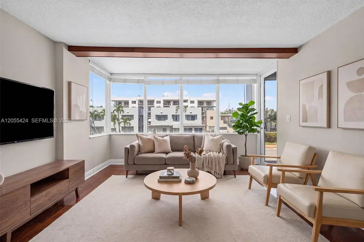 8233 Harding Ave # 208, Miami Beach FL 33141