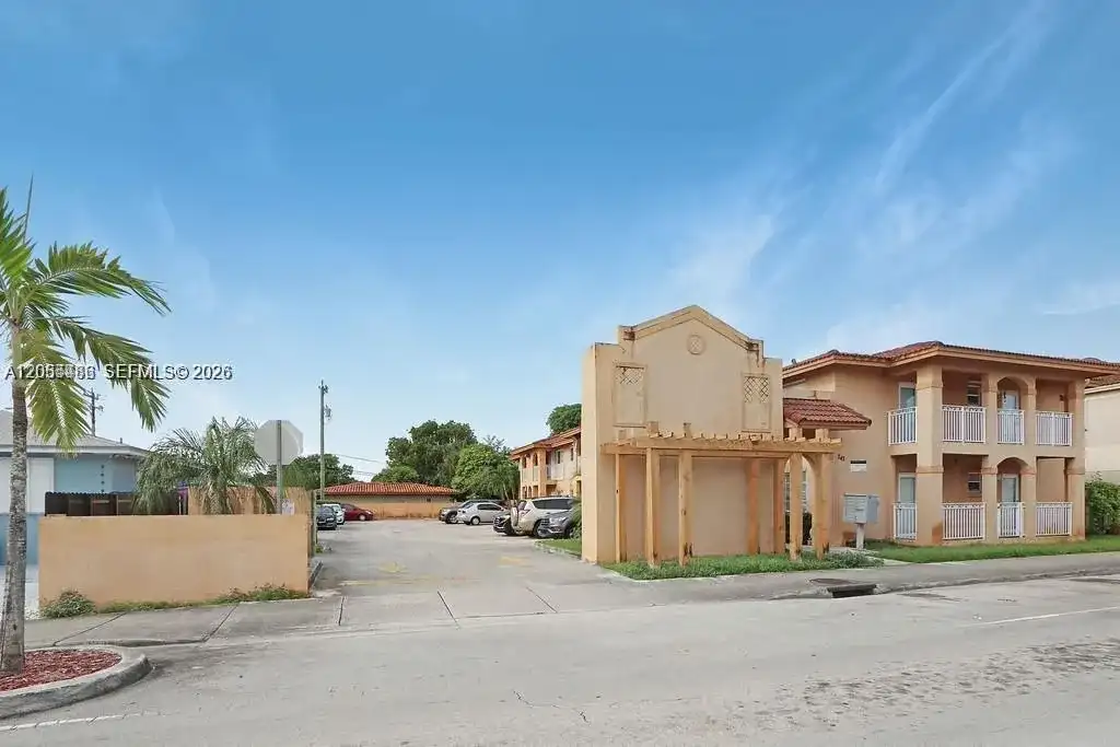 242 E 3rd St # 205, Hialeah FL 33010